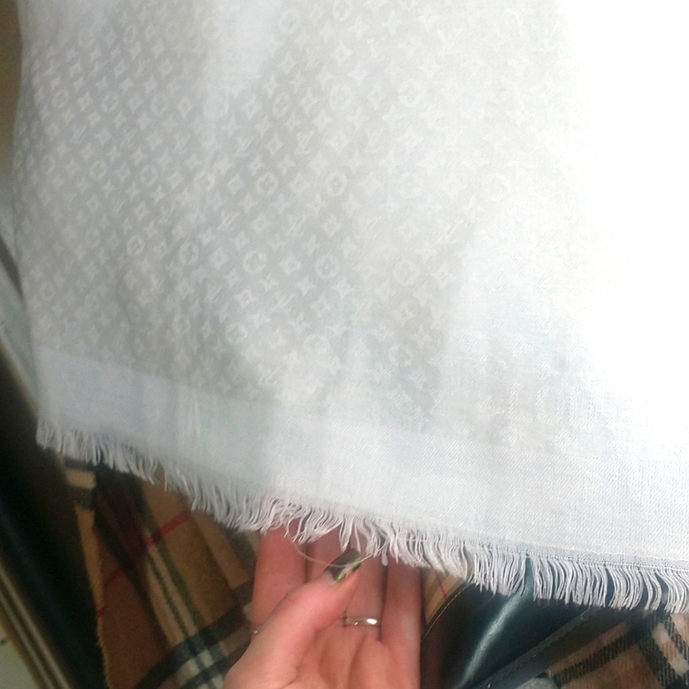 ISO!🙏 Louis Vuitton Monogram Jacquard Weave Ecru Wool Rectangular Fringe Scarf - Picture 17 of 17